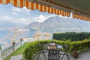 On the Lake - Private Garden Parking