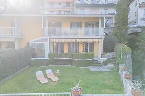 On the Lake - Private Garden Parking