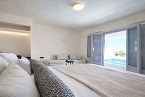 MAEVA Santorini Suites