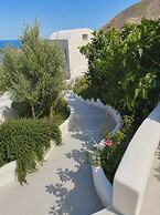 MAEVA Santorini Suites