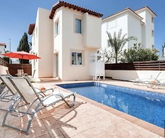 2 bed - Sleeps 6 - Private Pool - 5 Min To Beach