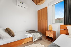 2 bed - Sleeps 6 - Private Pool - 5 Min To Beach