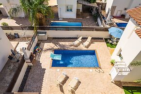 2 bed - Sleeps 6 - Private Pool - 5 Min To Beach