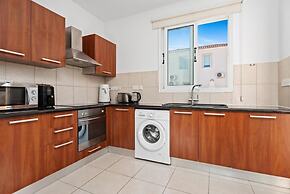 2 bed - Sleeps 6 - Private Pool - 5 Min To Beach