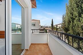 2 bed - Sleeps 6 - Private Pool - 5 Min To Beach