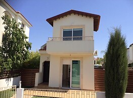 2 bed - Sleeps 6 - Private Pool - 5 Min To Beach