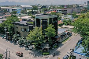 The Henry Hotel Roost Bacolod