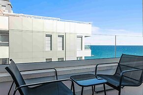 Phaedrus Living: Coastal Seaside Residences 04