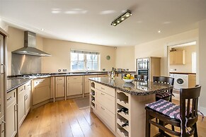 Spacious Home to Sleep 6 Just a Short Stroll From Kenmare
