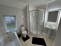 Impeccable 3-bed House in Walsall