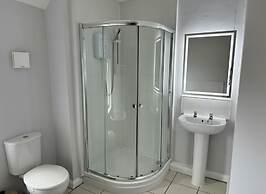Impeccable 3-bed House in Walsall