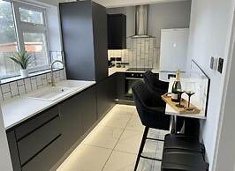 Impeccable 3-bed House in Walsall