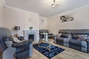 3-bed House, Sleeps 6, Free Parking,wifi