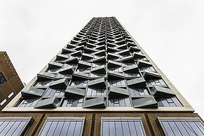 Beautiful 2 Bed Icon Tower Flat 5