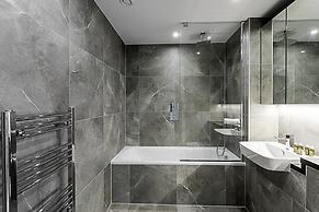 Beautiful 2 Bed Icon Tower Flat 5