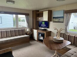 Caravan - Sleeps 6 - Pets Ok - Parking