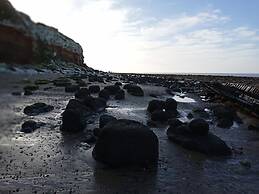 Caravan - Sleeps 6 - Pets Ok - Parking