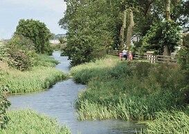 Caravan - Sleeps 6 - Pets Ok - Parking