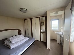 Caravan - Sleeps 6 - Pets Ok - Parking