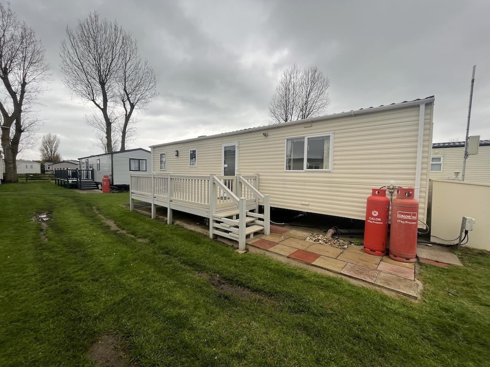 Caravan - Sleeps 6 - Pets Ok - Parking