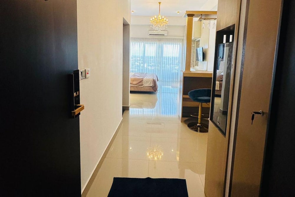 Studio - Sleeps 3 - Pool - Parking - Balcony