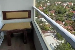 Studio - Sleeps 3 - Pool - Parking - Balcony
