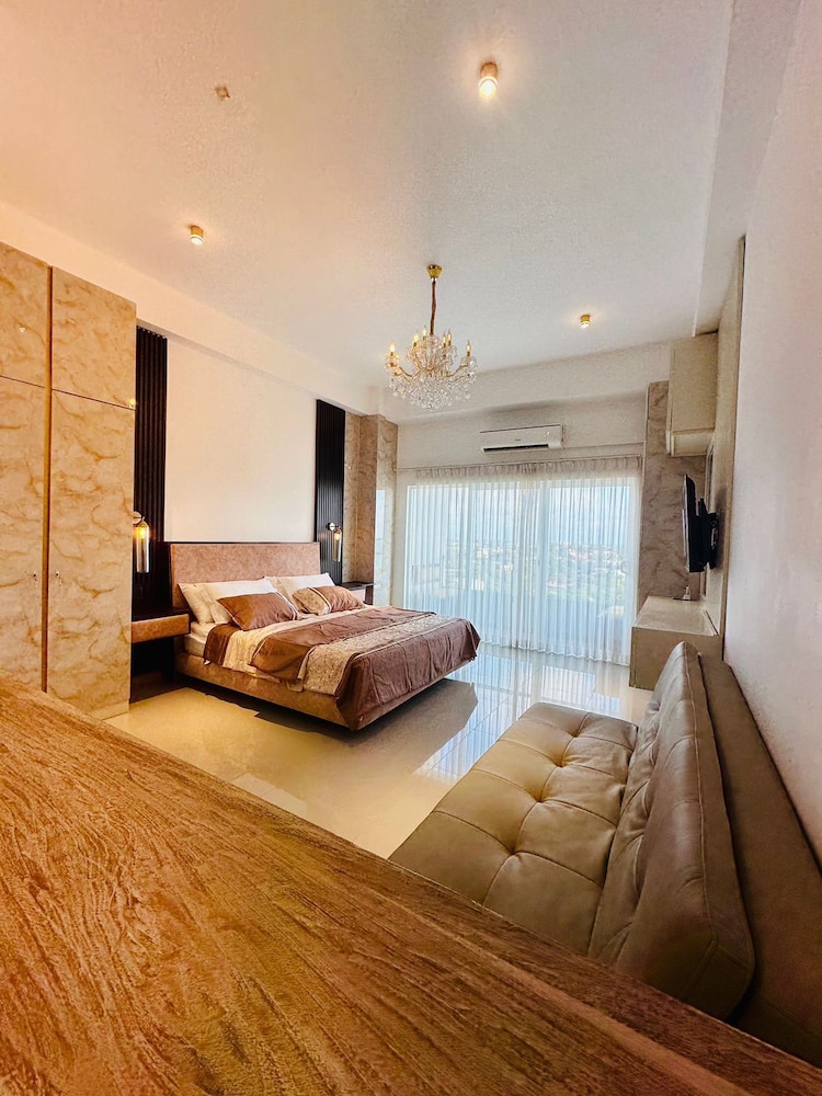 Studio - Sleeps 3 - Pool - Parking - Balcony