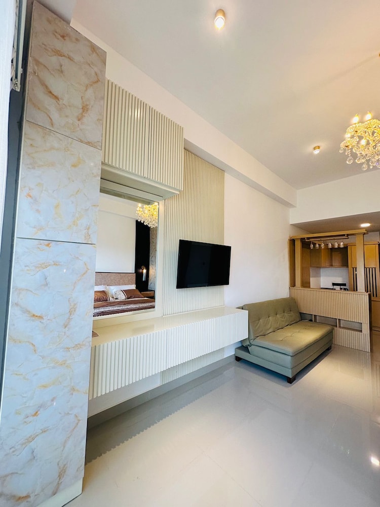 Studio - Sleeps 3 - Pool - Parking - Balcony