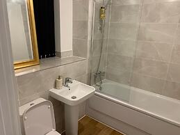 Brand New Entire 4 Bed House/multiple Parking