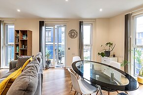 Vibrant London Canal Apartment