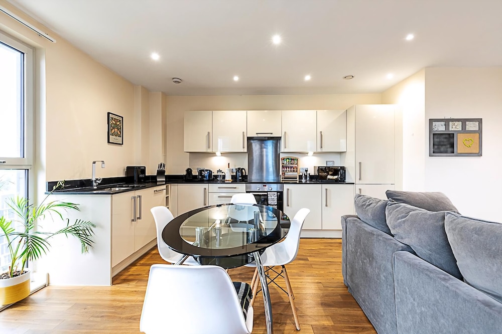 Vibrant London Canal Apartment
