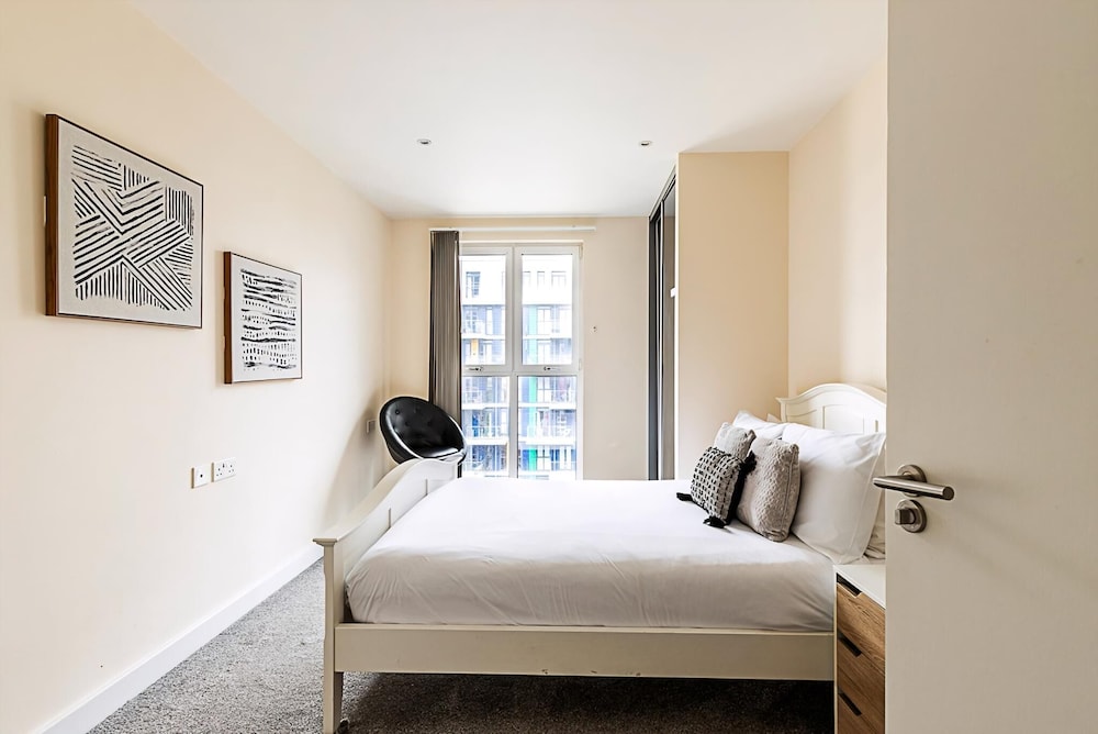 Vibrant London Canal Apartment