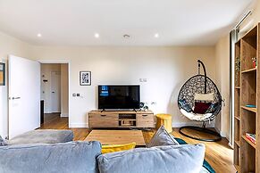 Vibrant London Canal Apartment