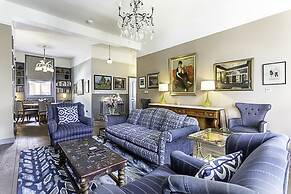 Well-designed Chelsea Flat
