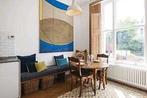 Bright Talbot Road Apartment