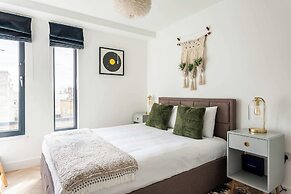 Cosy 2-bed Flat in Vibrant Acton!