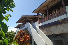 Villa Joglo Paris