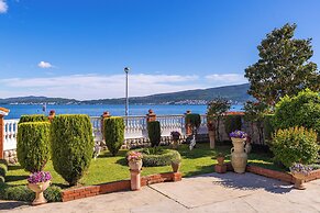Seafront Haven Darka