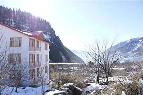 Snow Range Cottage