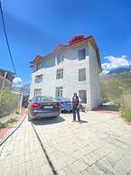Snow Range Cottage