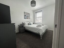 House - Sleeps 6, Pet Friendly & Courtyard