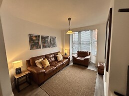 House - Sleeps 6, Pet Friendly & Courtyard
