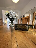 House - Sleeps 6, Pet Friendly & Courtyard