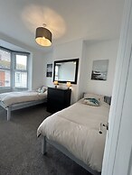 House - Sleeps 6, Pet Friendly & Courtyard