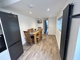 House - Sleeps 6, Pet Friendly & Courtyard