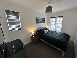 House - Sleeps 6, Pet Friendly & Courtyard