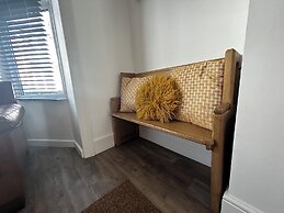 House - Sleeps 6, Pet Friendly & Courtyard