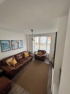 House - Sleeps 6, Pet Friendly & Courtyard