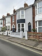 House - Sleeps 6, Pet Friendly & Courtyard