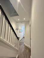 House - Sleeps 6, Pet Friendly & Courtyard